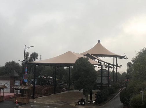 膜結(jié)構(gòu)雨棚如何做到防雷防震效果？